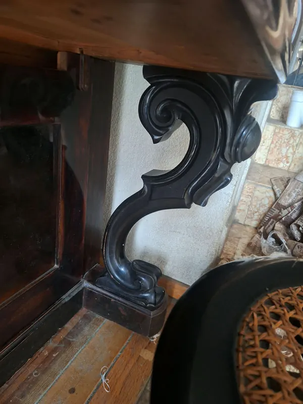Pata tallada del piano